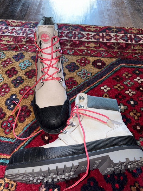Timberland Shoes - NEW Timberland Women's White and Black Lace-Up Boots with Pink Laces